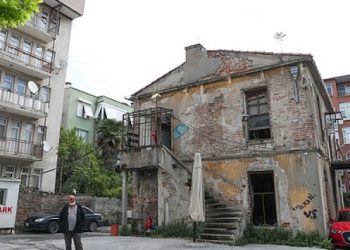 Cenap Şahabettin’in evi otopark oldu