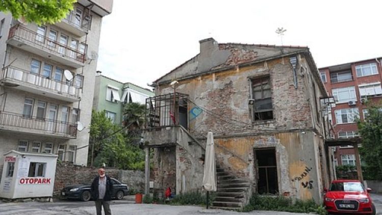 Cenap Şahabettin’in evi otopark oldu