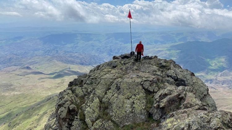 AKP’li belediye başkanı, Soylu’ya destek için dağa çıktı!