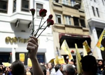 Taksim’de Gezi anması yasaklandı, metro seferleri durduruldu