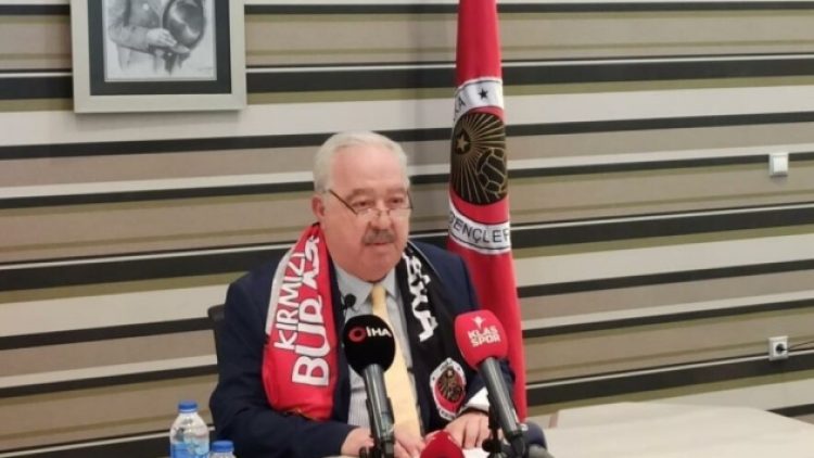 Niyazi Akdaş: Babadan oğula geçen bir saltanatın destekçisi değilim