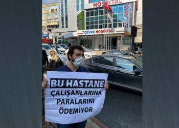 Maaşını alamayan tekniker, hastane önünde eyleme başladı