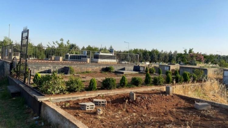 Tahir Elçi’nin mezarı tahrip edildi