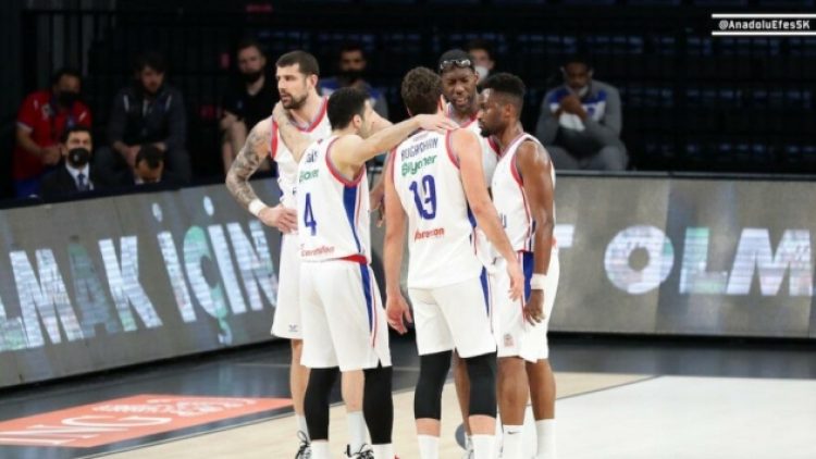 Final serisi ilk maçı! Anadolu Efes – Fenerbahçe Beko: 111-71