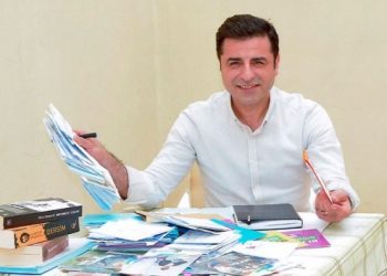Demirtaş, Twitter’dan kitap önerdi: Boş zamanlarda başka şeyler yapın
