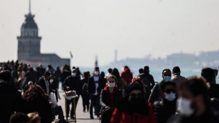 Kısıtlamasız ilk cumartesi İstanbulluları sokağa döktü