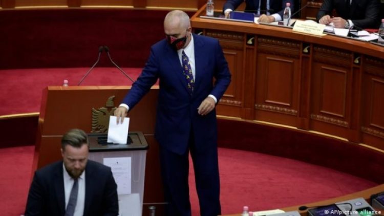 Arnavutluk Meclisi, Cumhurbaşkanı Meta’nın görevden alınmasına yönelik talebi onayladı