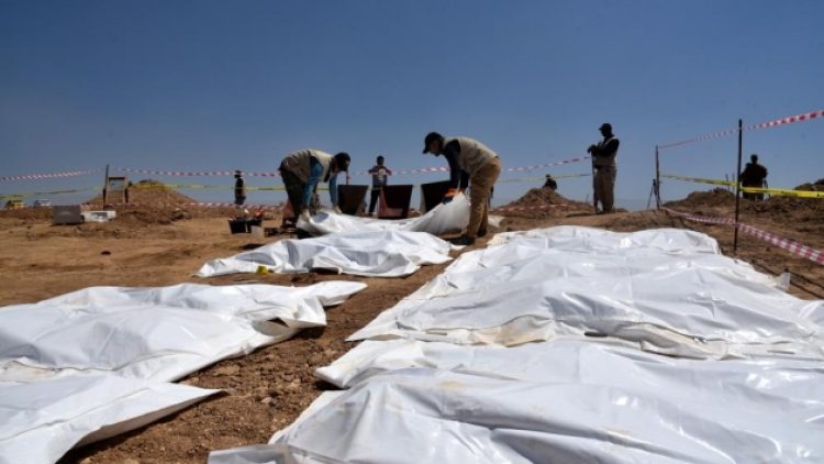 IŞİD’in katlettiği yüzlerce Şii’nin toplu mezarı açılıyor