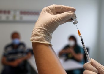 Bakan Koca: Sanayi bölgelerinde mobil aşılama yapılacak