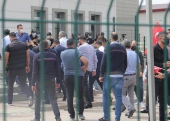 Kobane Davası’nda HDP’li vekillere saldırı girişimi