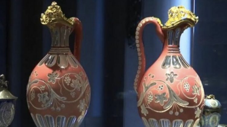 CHP’li Tanal sordu: Dolmabahçe’nin som altından vazoları nerede?