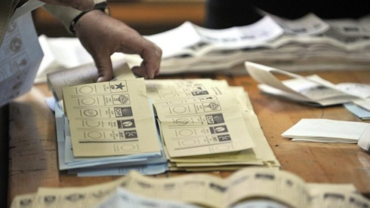 AKP’ye yakın araştırmacının son anketinde, Erdoğan ilk kez kaybetti