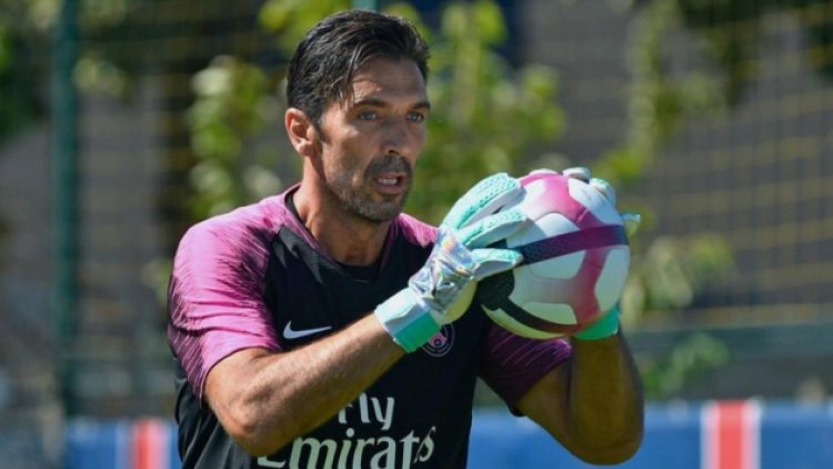 İtalyan kaleci Buffon Parma ile anlaştı
