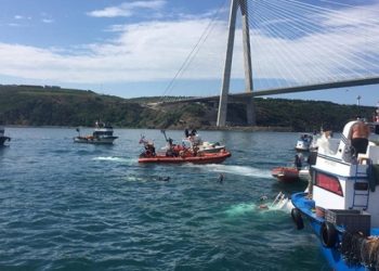 İstanbul Boğazı’nda gemi ile balıkçı teknesi çarpıştı: 2 kişi hayatını kaybetti