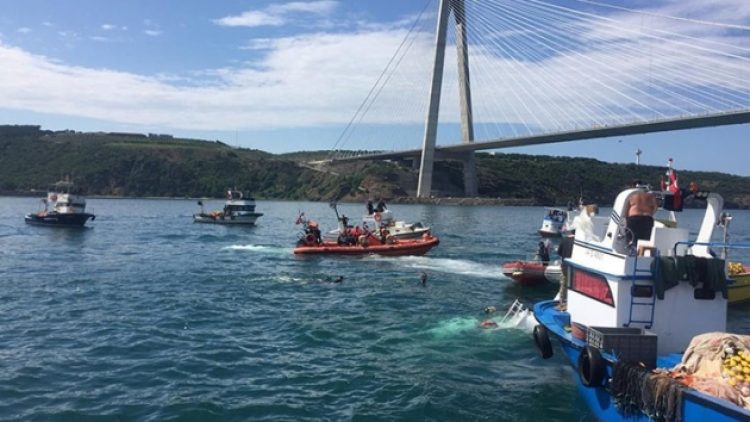 İstanbul Boğazı’nda gemi ile balıkçı teknesi çarpıştı: 2 kişi hayatını kaybetti