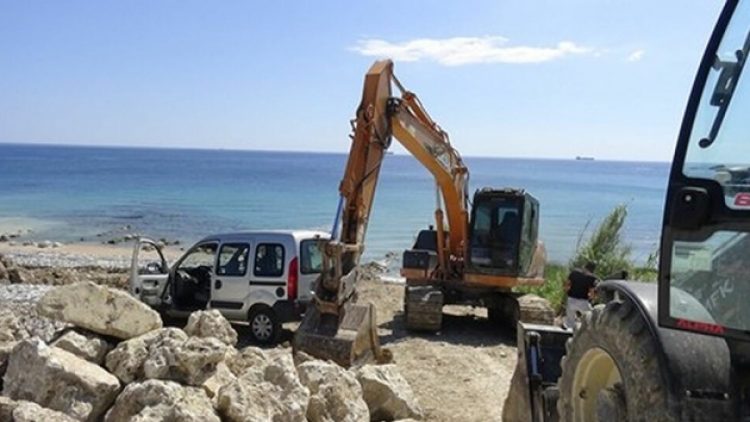 Doğa tahribini görüntülemeye çalışan gazeteci alıkonuldu