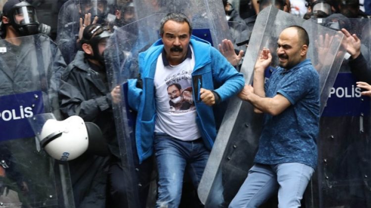 KHK’lı Veli Saçılık’ı yerlerde sürekleyen polis, kızına tecavüzle tehdit etti