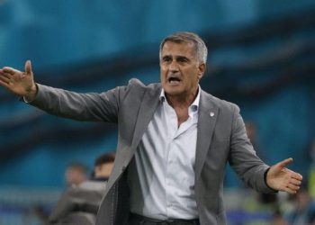 Şenol Güneş kariyerinde ilki yaşadı!