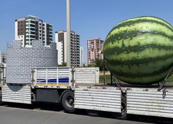 Diyarbakır’ın tuhaf heykellerine iki yeni figür daha eklendi