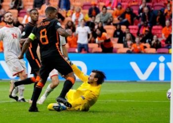 Kuzey Makedonya’yı geçen Hollanda zirvede turladı!