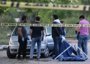 Kalp krizi geçiren profesör üniversitenin otoparkında vefat etti
