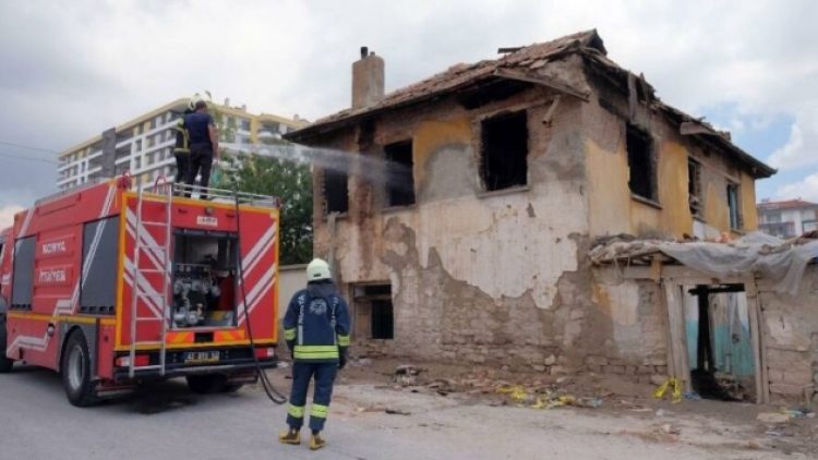3 kız kardeşin yanarak can verdiği evin, bir gün önce tahliyesi istenmiş