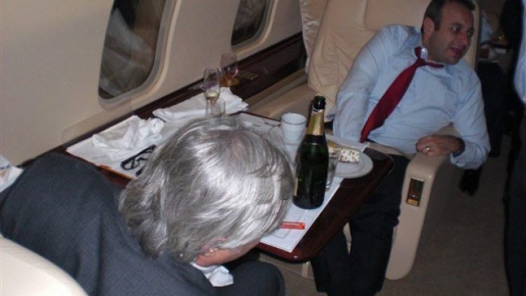 Egemen Bağış’ın uçakta içtiği şampanyanın fiyatı şoke etti!