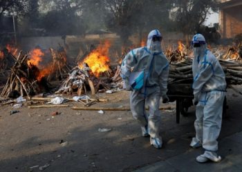 Hindistan’da çete üyeleri öldürdükleri kişiyi Covid-19 süsü verip yaktı
