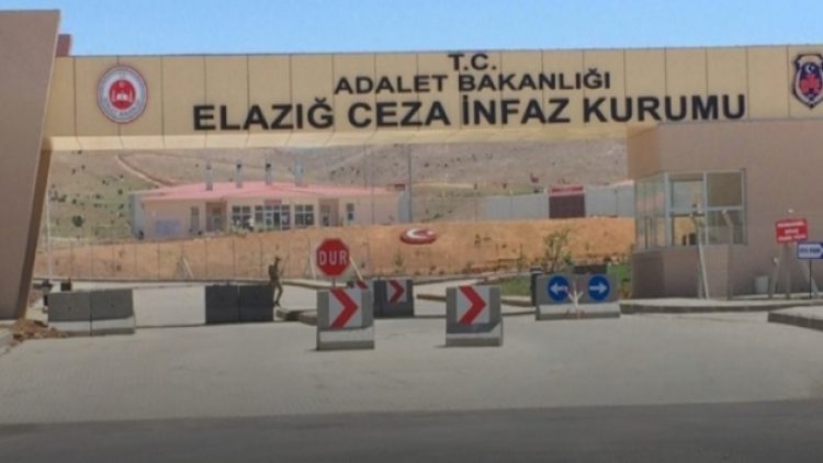 Elazığ’da çıplak arama işkencesine direnen tutuklu darp edildi