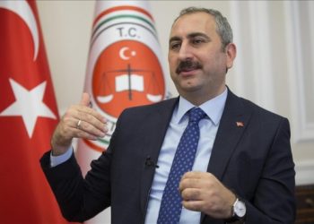Adalet Bakanı Gül: Bin hakim ve savcı alacağız