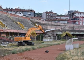 Cebeci Stadı’nın yıkımına başlandı: Gökçek gitti ama yık yap kültürü bitmedi