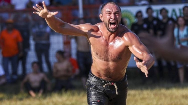 “Babamın yarım kalan bir hikayesi var”