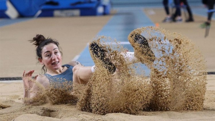 Tuğba Danışmaz üç adım atlamada Türk spor tarihine geçti