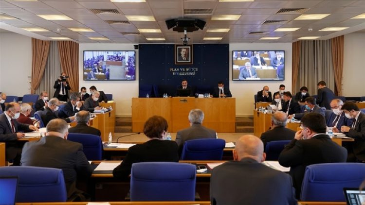 OHAL düzenlemelerini uzatan torba kanun teklifi komisyonda kabul edildi