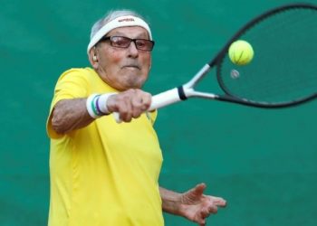 Dünyanın en yaşlı tenisçisi 97 yaşında Federer’e meydan okudu