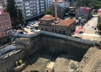 Tarihi binaların ortasına yapılan inşaatta ‘patlayıcı kullanıldı’ iddiası