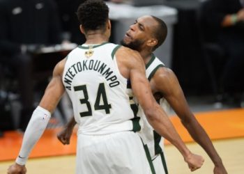 NBA finalinde Suns’ı yenen Bucks, seride 3-2 öne geçti