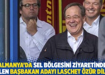 Almanya’da sel bölgesini ziyaretinde gülen başbakan adayı Laschet özür diledi