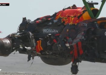 Formula 1’de Hamilton ve Verstappen’den korkutan kaza!