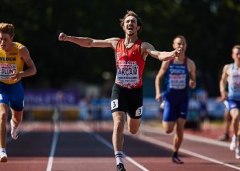 Berke Akçam 400 metre engellide Avrupa şampiyonu oldu