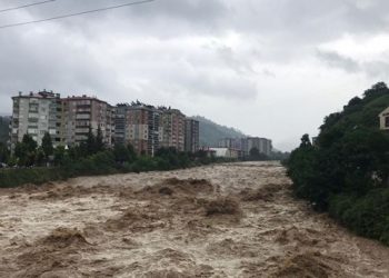 Rize ve Artvin bir kez daha sele teslim