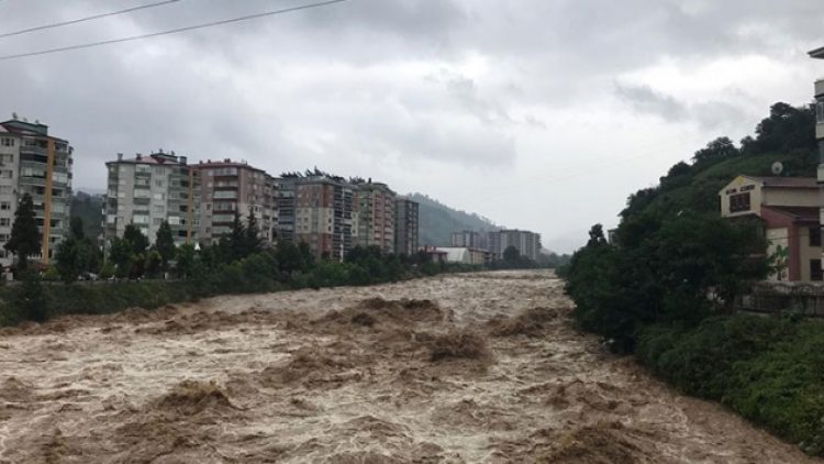 Rize ve Artvin bir kez daha sele teslim