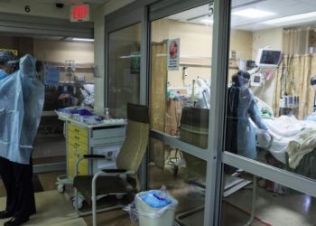 ABD’li doktor: Hastalar entübe edilmeden önce aşı için yalvarıyor