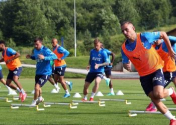 Fenerbahçe’de 4 isim kadro dışı!