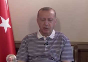 “Tayyip Bey tabanını biliyor, ‘çalışmaktan yorgun düşmüş lider’ algısı oy getirir”