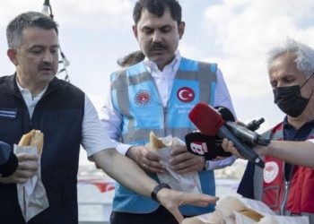Bakan ‘Bitti’ deyip balık-ekmek yemişti: 17 metrede müsilaj tespit edildi