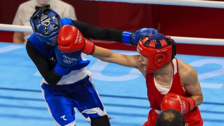 Milli boksör Buse Naz Çakıroğlu, çeyrek finale yükseldi