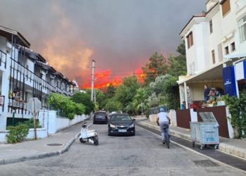 Marmaris’te de yangın çıktı: Alevler, yerleşim alanlarına 100 metre uzakta