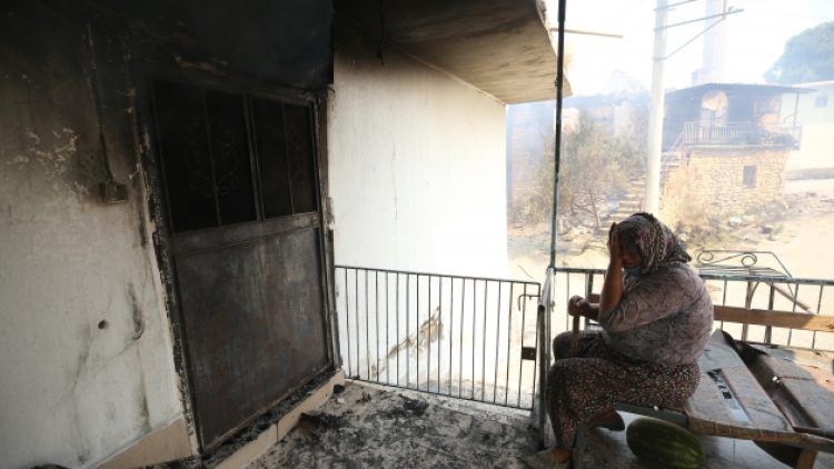 Kanser tedavisi görüyordu… Yangında her şeyini kaybetti