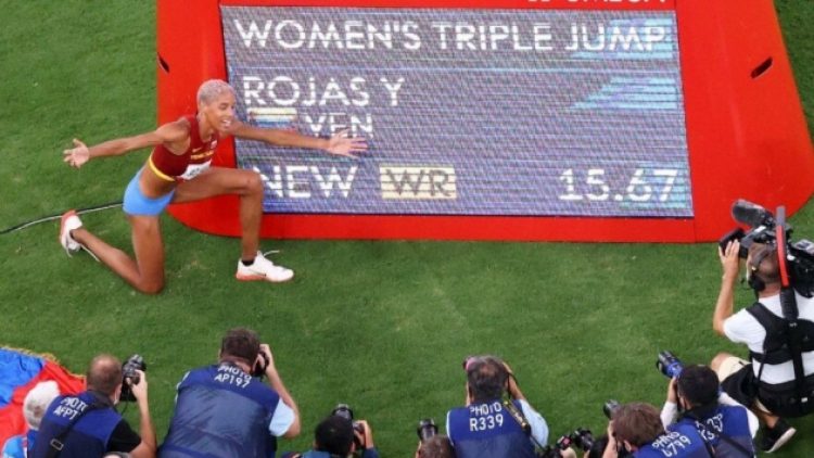 Yulimar Rojas uzun atlamada dünya rekoru kırdı